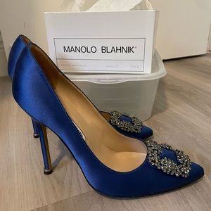 Manolo Blahnik Hangisi satin pumps